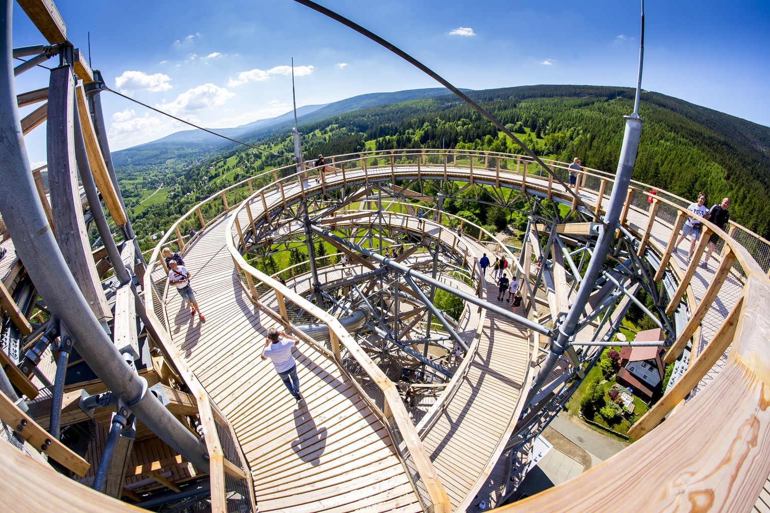 斯维尔拉多夫·兹德洛伊天空漫步塔. Photo: www.visitskywalk.today